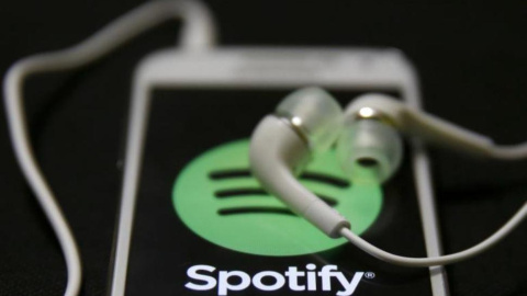 Un dispositivo móvil ejecutando la aplicación Spotify.- EFE