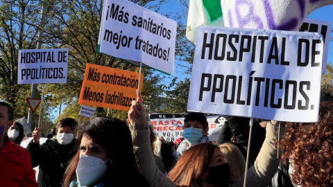 Protesta de personal sanitario en el exterior del hospital de Emergencias Enfermera Isabel Zendal. Protesta de personal sanitario en el exterior del hospital de Emergencias Enfermera Isabel Zendal.