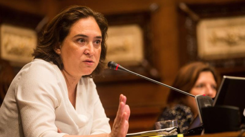 La alcaldesa de Barcelona, Ada Colau, durante el pleno extraordinario del Ayuntamiento.- EFE/ Quique García La alcaldesa de Barcelona, Ada Colau, durante el pleno extraordinario del Ayuntamiento.- EFE/ Quique García