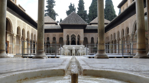 El Patio de los Leones de la Alhambra de Granada. EFE