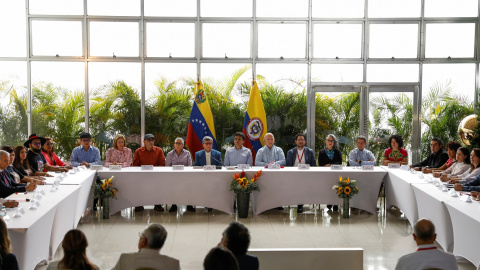 Mesa de negociación entre el Ejército de Liberación Nacional (ELN) y el Gobierno colombiano el pasado 12 de diciembre de 2022 en Caracas, Venezuela. Mesa de negociación entre el Ejército de Liberación Nacional (ELN) y el Gobierno colombiano el pasado 12 de diciembre de 2022 en Caracas, Venezuela.