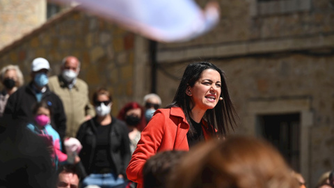 La líder de Ciudadanos, Inés Arrimadas participa en un acto electoral del candidato de su partido.