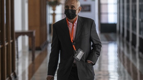 El exdirector de la Fundación Andaluza Fondo de Formación y Empleo (Faffe), Fernando Villén (c), a su llegada a la comisión de investigación sobre la actividad de dicho ente constituida en el Parlamento andaluz. En Sevilla (Andalucía,España), a 16 El exdirector de la Fundación Andaluza Fondo de Formación y Empleo (Faffe), Fernando Villén (c), a su llegada a la comisión de investigación sobre la actividad de dicho ente constituida en el Parlamento andaluz. En Sevilla (Andalucía,España), a 16