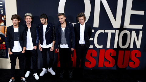 De izq. a der., los integrantes de One Directionn, Louis Tomlinson, Niall Horan, Zayn Malik, Liam Payne y Harry Styles, a su llegada al estreno en Nueva York de su documental 'This is Us', en agosto de 2013. REUTERS/Lucas Jackson De izq. a der., los integrantes de One Directionn, Louis Tomlinson, Niall Horan, Zayn Malik, Liam Payne y Harry Styles, a su llegada al estreno en Nueva York de su documental 'This is Us', en agosto de 2013. REUTERS/Lucas Jackson