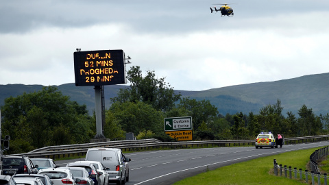 Una señal de aduana e impuestos especiales en una autopista cerca a la frontera entre Irlanda del Norte e Irlanda. REUTERS/ Clodagh Kilcoyne Una señal de aduana e impuestos especiales en una autopista cerca a la frontera entre Irlanda del Norte e Irlanda. REUTERS/ Clodagh Kilcoyne