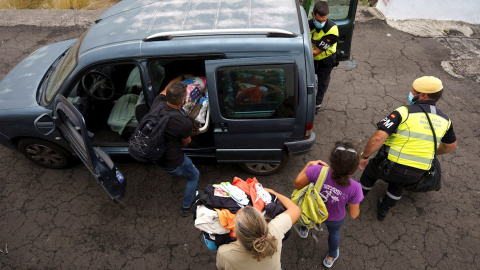 La lava ya ha entrado en el pueblo de Todoque, una localidad ya desalojada, de unos 1.200 habitantes, en el municipio palmero de Los Llanos de Aridane.