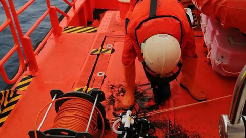 Científicos del grupo de Química Marina de la ULPGC están tomando medidas de CO2 desde buques de salvamento marítimo. Científicos del grupo de Química Marina de la ULPGC están tomando medidas de CO2 desde buques de salvamento marítimo.