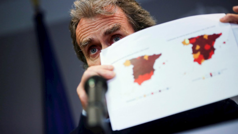 El director del Centro de Coordinación de Alertas y Emergencias Sanitarias del Ministerio de Sanidad, Fernando Simón, ofrece una rueda de prensa este jueves en la sede del Ministerio de Sanidad en Madrid.