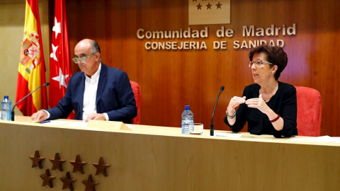 La directora general de Salud Pública, Elena Andradas, y el viceconsejero madrileño de Salud Pública y Plan covid-19, Antonio Zapatero.