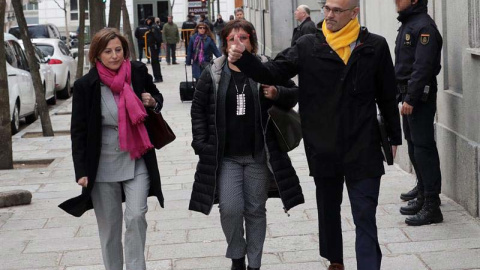 La expresidenta del Parlament Carme Forcadell (izda), y los ex consellers Raúl Romeva y Dolors Bassa, a su llegada al Tribunal Supremo. | ZIPI (EFE) La expresidenta del Parlament Carme Forcadell (izda), y los ex consellers Raúl Romeva y Dolors Bassa, a su llegada al Tribunal Supremo. | ZIPI (EFE)