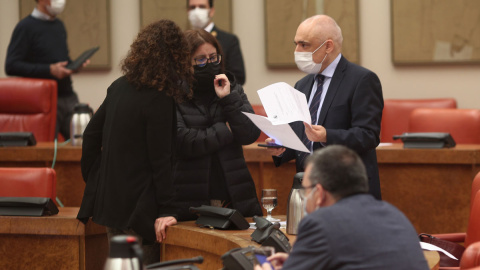 30/11/2020.- El secretario general del Grupo Socialista en el Congreso, Rafael Simancas, y la portavoz del PSOE en el Congreso, Adriana Lastra (c), charlan durante una Junta de Portavoces en la Cámara Baja. 30/11/2020.- El secretario general del Grupo Socialista en el Congreso, Rafael Simancas, y la portavoz del PSOE en el Congreso, Adriana Lastra (c), charlan durante una Junta de Portavoces en la Cámara Baja.