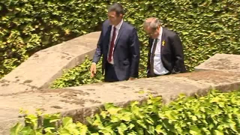 Asà ha sido el paseo de Sánchez y Torra por la fuente de Antonio Machado en Moncloa Asà ha sido el paseo de Sánchez y Torra por la fuente de Antonio Machado en Moncloa