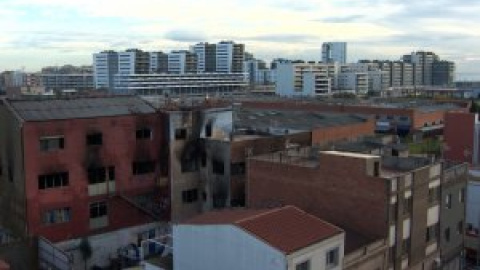 Localizan un tercer cadáver en la nave incendiada de Badalona Localizan un tercer cadáver en la nave incendiada de Badalona