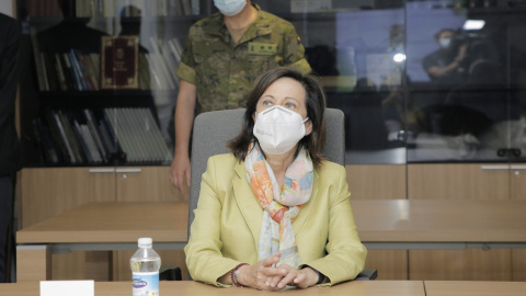 La ministra de Defensa, Margarita Robles, durante su visita el mando de Operaciones Especiales en el barrio de Rabasa. La ministra de Defensa, Margarita Robles, durante su visita el mando de Operaciones Especiales en el barrio de Rabasa.