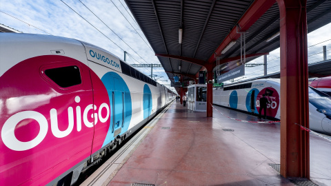 Foto de archivo de un tren en el andén durante la inauguración de la línea de Ouigo entre Madrid, Albacete y Alicante, a 27 de abril de 2023, en Madrid. Foto de archivo de un tren en el andén durante la inauguración de la línea de Ouigo entre Madrid, Albacete y Alicante, a 27 de abril de 2023, en Madrid.