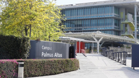 Entrada del complejo Campus Palmas Altas de Sevilla, donde tiene su sede central Abengoa. EFE Entrada del complejo Campus Palmas Altas de Sevilla, donde tiene su sede central Abengoa. EFE