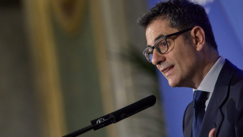 El ministro de la Presidencia, Relaciones con las Cortes y Memoria Democrática, Félix Bolaños, interviene durante un desayuno informativo de Fórum Europa, a 17 de enero de 2023, en Madrid. El ministro de la Presidencia, Relaciones con las Cortes y Memoria Democrática, Félix Bolaños, interviene durante un desayuno informativo de Fórum Europa, a 17 de enero de 2023, en Madrid.