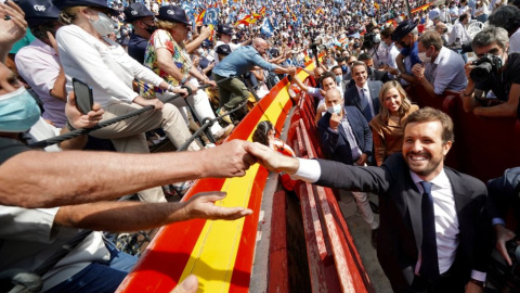 El presidente del PP, Pablo Casado, saludando a los asistentes en el cierre de la Convención Nacional del PP en la Plaza de Toros de Valencia. El presidente del PP, Pablo Casado, saludando a los asistentes en el cierre de la Convención Nacional del PP en la Plaza de Toros de Valencia.