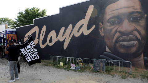 Fotografía de archivo que muestra un mural de George Floyd, asesinado por el expolicía Derek Chauvin, en EEUU. - EFE Fotografía de archivo que muestra un mural de George Floyd, asesinado por el expolicía Derek Chauvin, en EEUU. - EFE