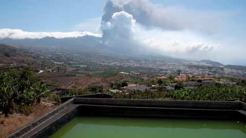Imagen tomada desde Los Llanos de Aridane del volcán de La Palma. Imagen tomada desde Los Llanos de Aridane del volcán de La Palma.