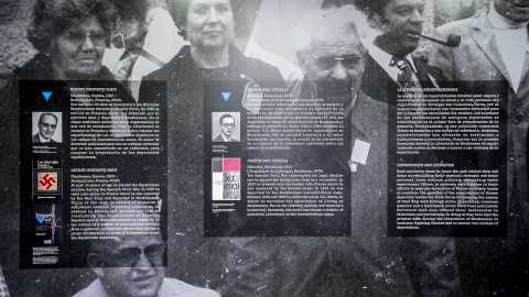 Expositores con objetos reales de Mauthausen en la exposición ‘Mauthausen: memorias compartidas’, organizada por Centro Sefarad-Israel y la Secretaría de Estado de Memoria Democrática.