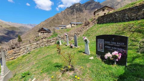 Aquí yacen los padres de Rafael Casal, el último habitante de Fonchanina. Aquí yacen los padres de Rafael Casal, el último habitante de Fonchanina.