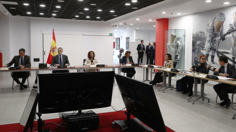 El presidente del Gobierno, Pedro Sánchez, en la reunión del Comité de crisis para el seguimiento de los efectos de la DANA, presidida por Felipe VI en el Cuartel General de la UME, en la Base Aérea de Torrejón. El presidente del Gobierno, Pedro Sánchez, en la reunión del Comité de crisis para el seguimiento de los efectos de la DANA, presidida por Felipe VI en el Cuartel General de la UME, en la Base Aérea de Torrejón.