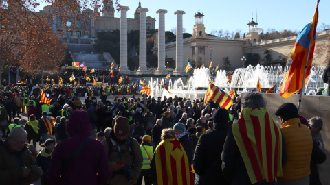 Protesta independentista a l'avinguda Maria Cristina contra la cimera hispano-francesa. Protesta independentista a l'avinguda Maria Cristina contra la cimera hispano-francesa.