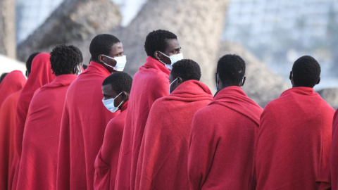 19/04/2023 - Salvamento Marítimo ha rescatado esta madrugada a 235 inmigrantes de origen subsahariano que se dirigían a Canarias en cuatro lanchas neumáticas. 19/04/2023 - Salvamento Marítimo ha rescatado esta madrugada a 235 inmigrantes de origen subsahariano que se dirigían a Canarias en cuatro lanchas neumáticas.