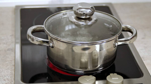 Los hogares vulnerables españoles son los más castigados de Europa por la subida de la luz: pagan un 55% más que hace seis meses Los hogares vulnerables españoles son los más castigados de Europa por la subida de la luz: pagan un 55% más que hace seis meses