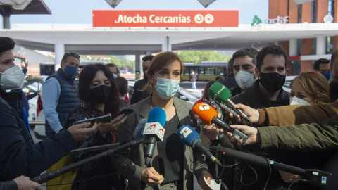 La candidata de Más Madrid a la Presidencia de la Comunidad de Madrid, Mónica García, atiende a los medios de comunicación.