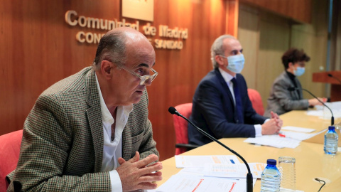 18/12/2020.- El viceconsejero de Sanidad, Antonio Zapatero (i); el consejero de Sanidad, Enrique Ruiz Escudero (c), y la directora de Salud Pública, Elena Andradas (d) 18/12/2020.- El viceconsejero de Sanidad, Antonio Zapatero (i); el consejero de Sanidad, Enrique Ruiz Escudero (c), y la directora de Salud Pública, Elena Andradas (d)