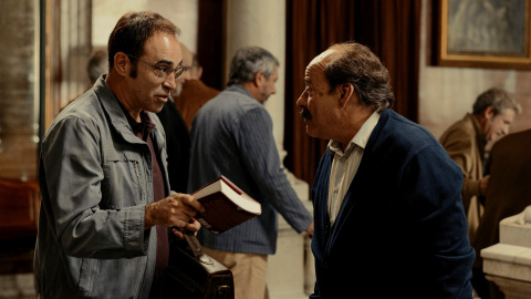 Chani Martín y Eduard Fernández, en una secuencia de la película.