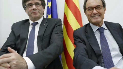 Puigdemont y Mas, el día después del referéndum. EFE/Andreu Dalmau Puigdemont y Mas, el día después del referéndum. EFE/Andreu Dalmau