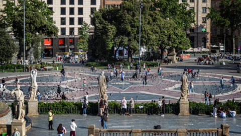 La plaça de Catalunya de Barcelona, origen del 15-M a Catalunya. La plaça de Catalunya de Barcelona, origen del 15-M a Catalunya.