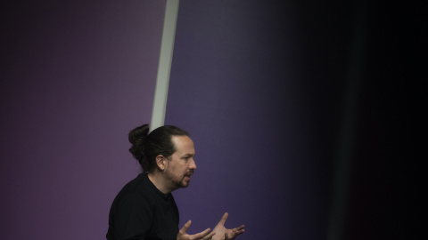 El secretario general de Podemos, Pablo Iglesias, durante la entrevista con 'Público'.