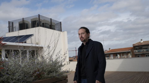 El secretario general de Podemos, Pablo Iglesias, durante la entrevista con 'Público'.