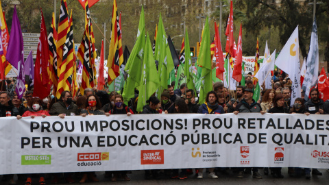 Capçalera de la manifestació dels sindicats de l'educació en el cinquè dia de vaga. Capçalera de la manifestació dels sindicats de l'educació en el cinquè dia de vaga.