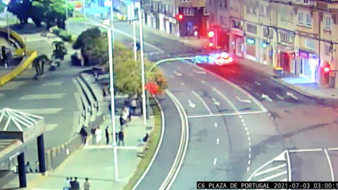 11/11/24 Captura de la grabación de la cámara de trafico que captó los seis minutos de palizas que recibió Samuel en tres puntos diferentes de la avenida de Buenos Aires de A Coruña, junto al paseo marítimo en la playa de Riazor 11/11/24 Captura de la grabación de la cámara de trafico que captó los seis minutos de palizas que recibió Samuel en tres puntos diferentes de la avenida de Buenos Aires de A Coruña, junto al paseo marítimo en la playa de Riazor