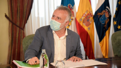 El presidente del Gobierno de Canarias, Ángel Víctor Torres, durante una reunión con miembros del Consejo de Gobierno de Canarias para abordar la situación en la isla tras la erupción del volcán. El presidente del Gobierno de Canarias, Ángel Víctor Torres, durante una reunión con miembros del Consejo de Gobierno de Canarias para abordar la situación en la isla tras la erupción del volcán.