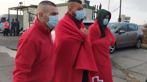 Ascienden a 140 los marroquíes que entran a nado a Ceuta en tres días Ascienden a 140 los marroquíes que entran a nado a Ceuta en tres días