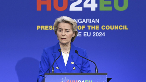 Imagen de archivo de Ursula von der Leyen en una conferencia de prensa en el Consejo Europeo en Budapest (Hungría) Imagen de archivo de Ursula von der Leyen en una conferencia de prensa en el Consejo Europeo en Budapest (Hungría)