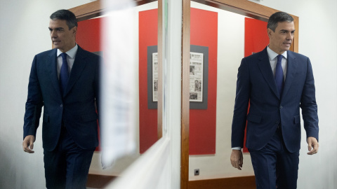 Pedro Sánchez llega a una rueda de prensa posterior a la reunión del Consejo de Ministros, en el Palacio de La Moncloa, a 11 de noviembre de 2024, en Madrid. Pedro Sánchez llega a una rueda de prensa posterior a la reunión del Consejo de Ministros, en el Palacio de La Moncloa, a 11 de noviembre de 2024, en Madrid.
