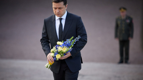 El presidente de Ucrania, Volodimir Zelensky, en el acto de homenaje de las víctimas de Babyn Yar, una de las mayores masacres de judíos durante el Holocausto nazi, en Kiev. REUTERS El presidente de Ucrania, Volodimir Zelensky, en el acto de homenaje de las víctimas de Babyn Yar, una de las mayores masacres de judíos durante el Holocausto nazi, en Kiev. REUTERS