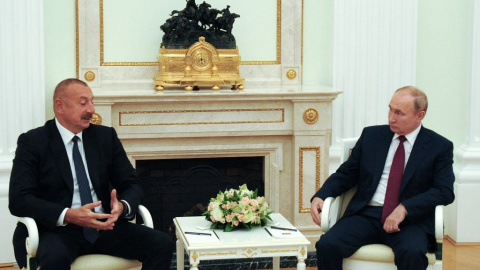 El presidente ruso, Vladimir Putin, con el presidente de Azerbaiyán, Ilham Aliyev, en un encuentro en Moscú en julio de 2021. Mikhail Klimentyev / Sputnik / AFP El presidente ruso, Vladimir Putin, con el presidente de Azerbaiyán, Ilham Aliyev, en un encuentro en Moscú en julio de 2021. Mikhail Klimentyev / Sputnik / AFP