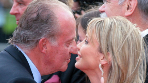 Corinna, junto al rey en un acto en Barcelona en 2006/ EFE Corinna, junto al rey en un acto en Barcelona en 2006/ EFE