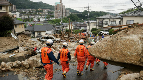 Miembros de los equipos de rescate en Hiroshima, Japón- EFE Miembros de los equipos de rescate en Hiroshima, Japón- EFE
