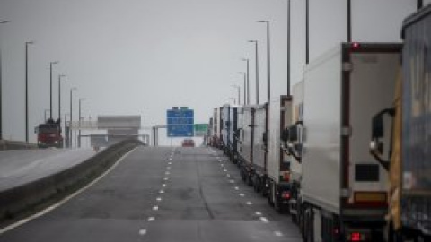 Las imágenes del caos en las carreteras inglesas por el cierre de fronteras Las imágenes del caos en las carreteras inglesas por el cierre de fronteras