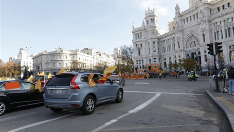 Varios coches circulan por la Plaza de Cibeles durante una manifestación contra la reforma educativa conocida como Ley Celaá, en Madrid. Varios coches circulan por la Plaza de Cibeles durante una manifestación contra la reforma educativa conocida como Ley Celaá, en Madrid.