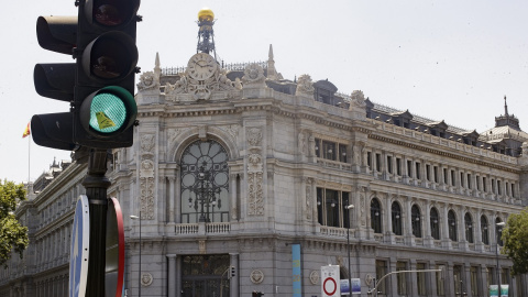Un semáforo en verde cerca del edificio del Banco de España, en el centro de Madrid. E.P./Eduardo Parra Un semáforo en verde cerca del edificio del Banco de España, en el centro de Madrid. E.P./Eduardo Parra